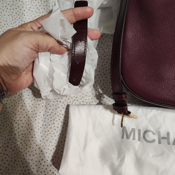 Exquisite Michael Kors Leather Raven Medium Messenger handbag Purse Plum NWOT - Picture 10 of 13